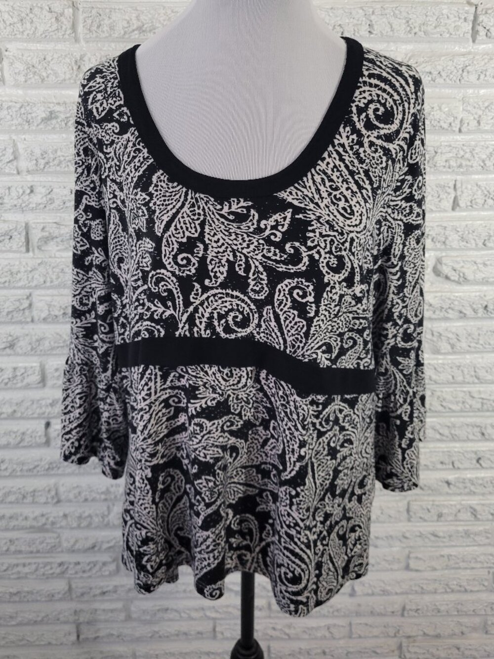 Rafaella Women 2X Top Black White Paisley Bell Sleeve 3/4 Sleeve PAI51E